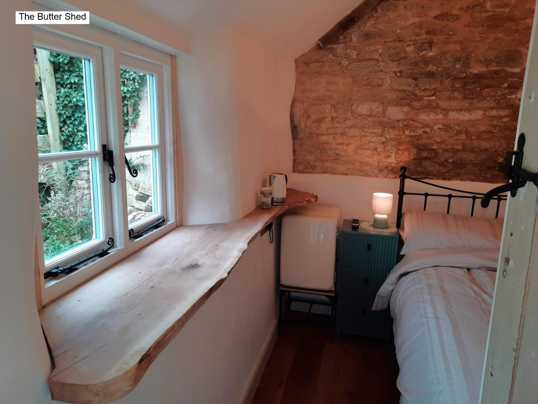 Cotswold Cottage Bed & Breakfast Luckington Εξωτερικό φωτογραφία