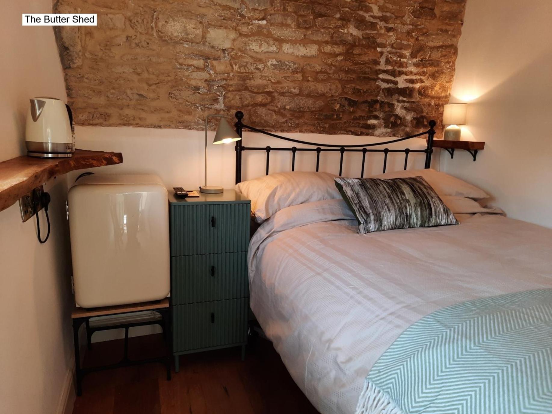 Cotswold Cottage Bed & Breakfast Luckington Εξωτερικό φωτογραφία